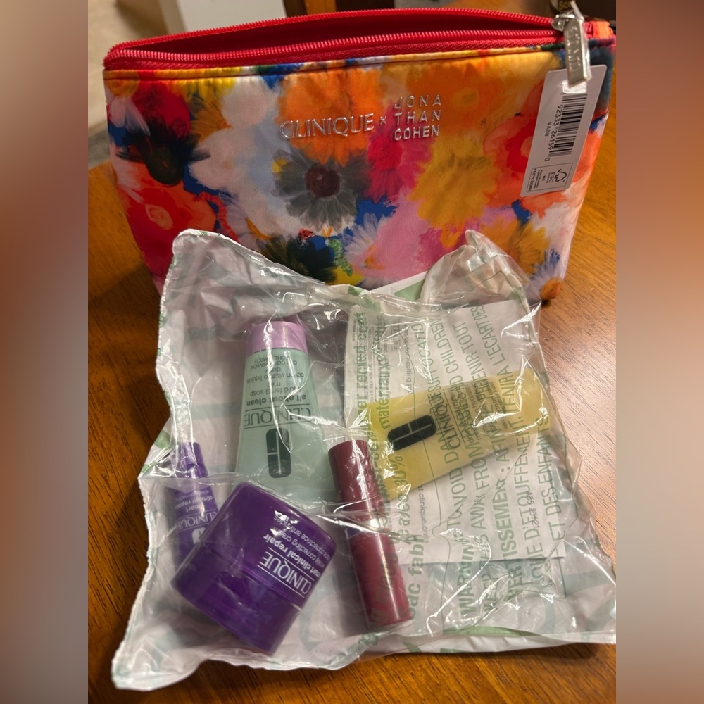 Clinique x Jonathan Cohen Cosmetic Bag & Skincare Set. NWT.